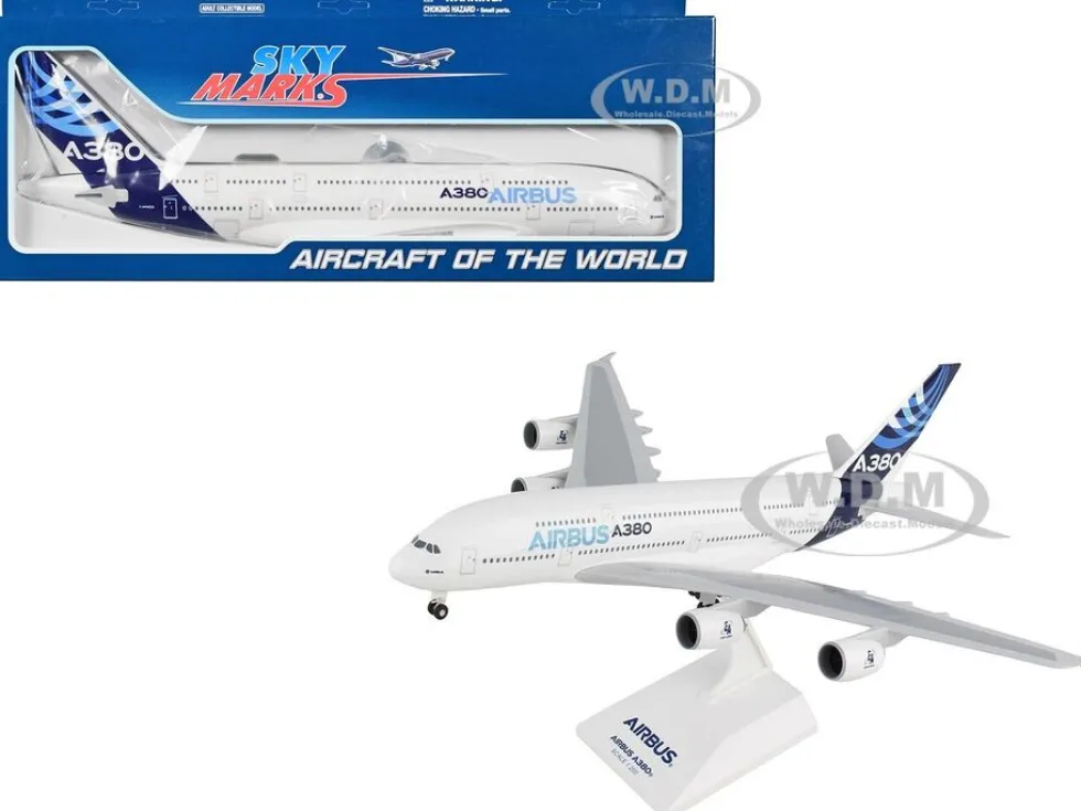 Airbus A380-800 Commercial Aircraft "Airbus" (F-WWDD) White with Dark Blue Tail (Snap-Fit) 1/200 Plastic Model by Skymarks skr380