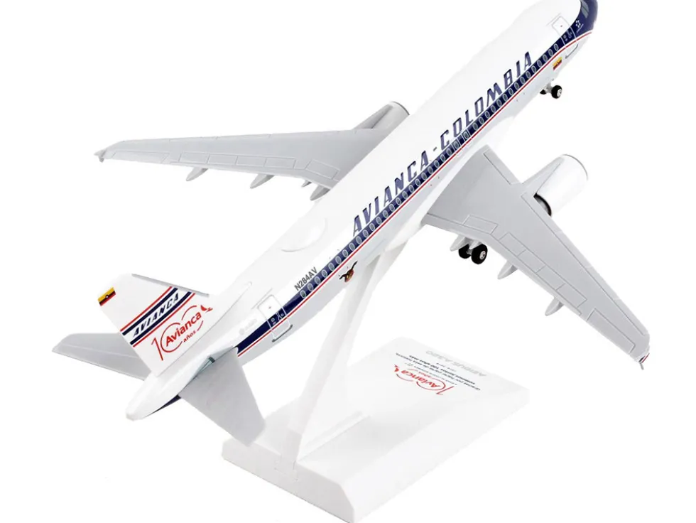 Airbus A320 Commercial Aircraft with Landing Gear Avianca Colombia N284AV White and Gray with Blue Stripes Snap Fit 1/150 Plastic Model Skymarks SKR1033