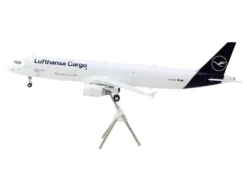 Airbus A321P2F Commercial Aircraft "Lufthansa Cargo" (D-AEUC) White with Blue Tail "Gemini 200" Series 1/200 Diecast Model Airplane by GeminiJets