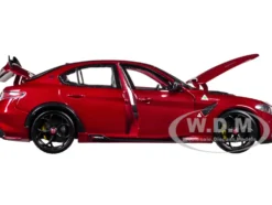 Alfa Romeo Giulia GTA Red Metallic with Carbon Top 1/18 Diecast Model Car by Bburago