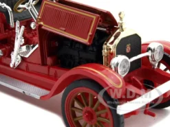 1921 American Lafrance Fire Engine 1/32 Diecast Model Car Signature Models 32371