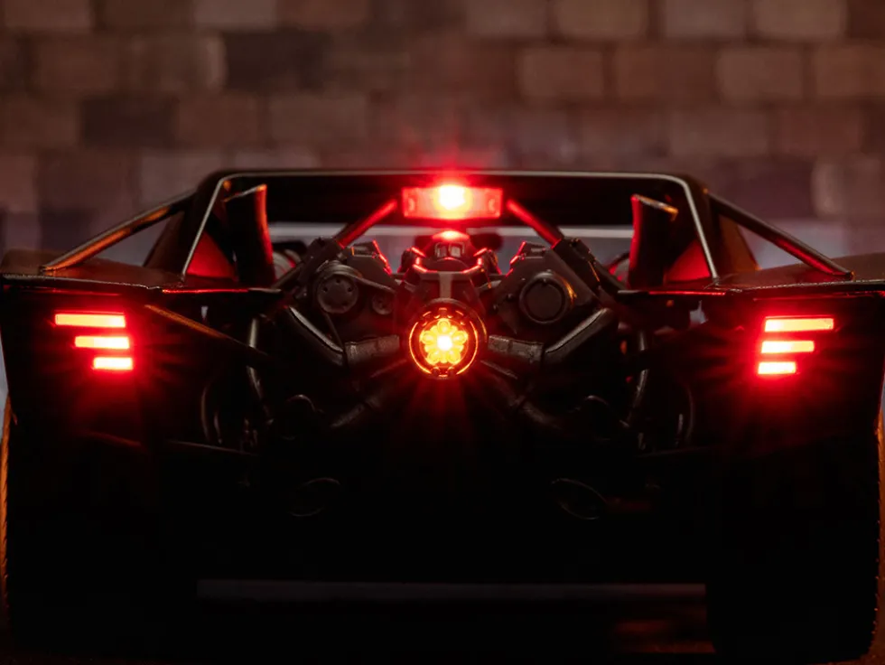 Batmobile Matt Black with Lights Batman Diecast Figurine The Batman 2022 Movie DC Comics 1/18 Diecast Model Car Jada 32504