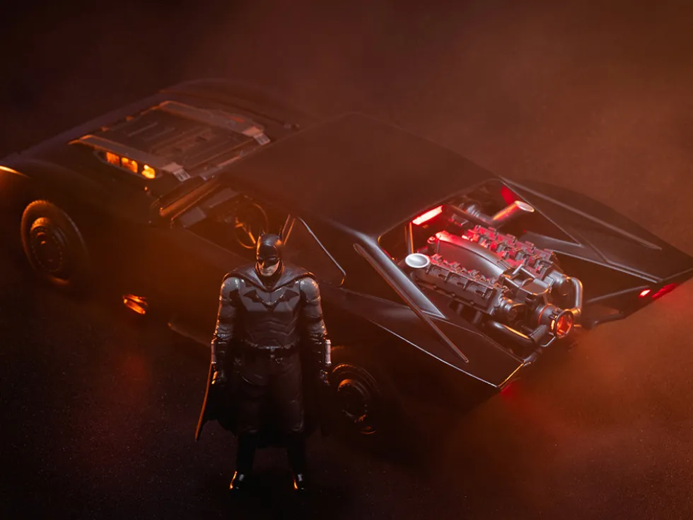Batmobile Matt Black with Lights Batman Diecast Figurine The Batman 2022 Movie DC Comics 1/18 Diecast Model Car Jada 32504