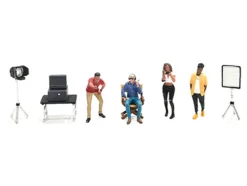 Behind The Scenes 7 piece (4 People, 3 Accessories) Diecast Figures Set 1/64 Scale Models by American Diorama