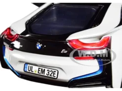 2018 BMW i8 Coupe Metallic White Black Top 1/24 Diecast Model Car Motormax 79359