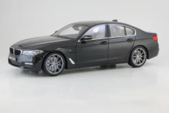 BMW 5 Series G30 Black Sapphire 1/18 Diecast Model Car Kyosho 8941 BK