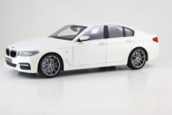 BMW 5 Series G30 Mineral White 1/18 Diecast Model Car Kyosho 8941 W0