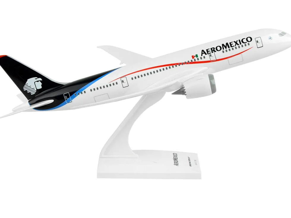 Boeing 787-8 Commercial Aircraft "Aeromexico" White with Blue Tail (Snap-Fit) 1/200 Plastic Model by Skymarks