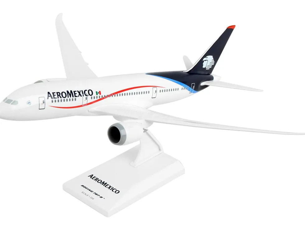Boeing 787-8 Commercial Aircraft "Aeromexico" White with Blue Tail (Snap-Fit) 1/200 Plastic Model by Skymarks