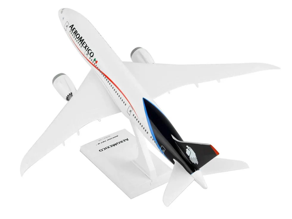 Boeing 787-8 Commercial Aircraft "Aeromexico" White with Blue Tail (Snap-Fit) 1/200 Plastic Model by Skymarks