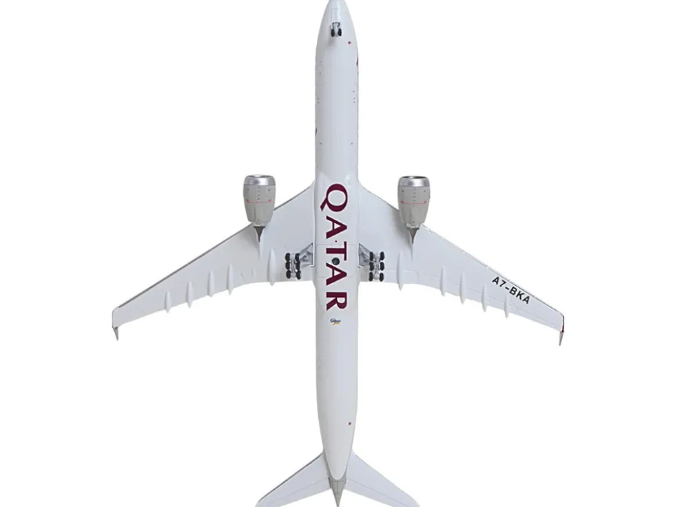 Boeing 777-9 Commercial Aircraft "Qatar Airways" (A7-BKA) Gray with Dark Red Tail Graphics 1/400 Diecast Model Airplane by GeminiJets