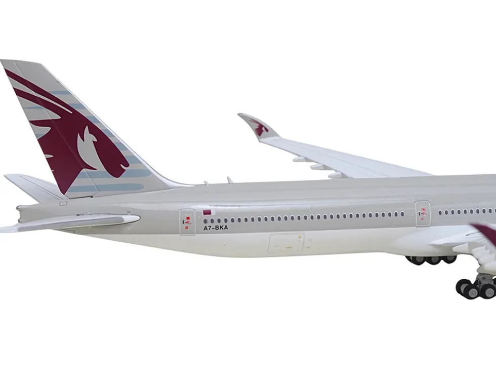 Boeing 777-9 Commercial Aircraft "Qatar Airways" (A7-BKA) Gray with Dark Red Tail Graphics 1/400 Diecast Model Airplane by GeminiJets