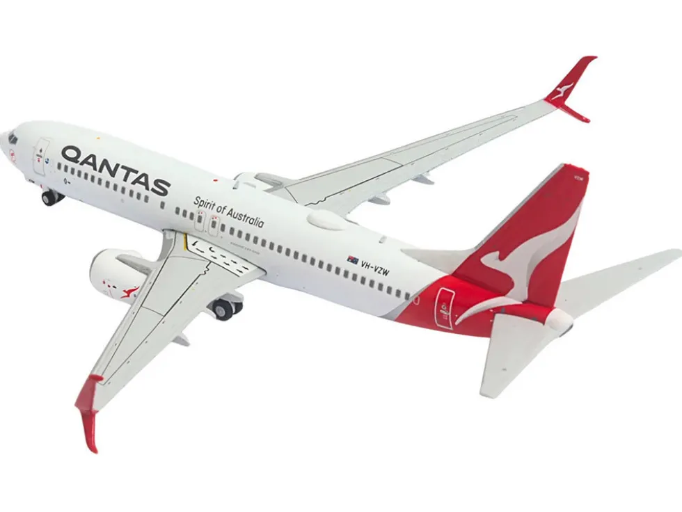 Boeing 737-800 Commercial Aircraft "Qantas Airways" (VH-VZW) White with Red Tail 1/400 Diecast Model Airplane by GeminiJets