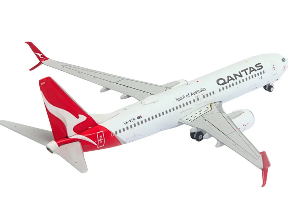 Boeing 737-800 Commercial Aircraft "Qantas Airways" (VH-VZW) White with Red Tail 1/400 Diecast Model Airplane by GeminiJets