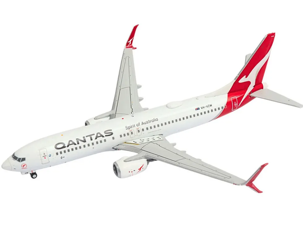 Boeing 737-800 Commercial Aircraft "Qantas Airways" (VH-VZW) White with Red Tail 1/400 Diecast Model Airplane by GeminiJets
