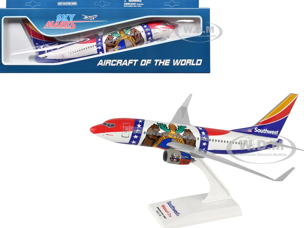 Boeing 737-700 Commercial Aircraft "Southwest Airlines - Missouri One" (N280WN) Missouri Flag Livery (Snap-Fit) 1/130 Plastic Model by Skymarks