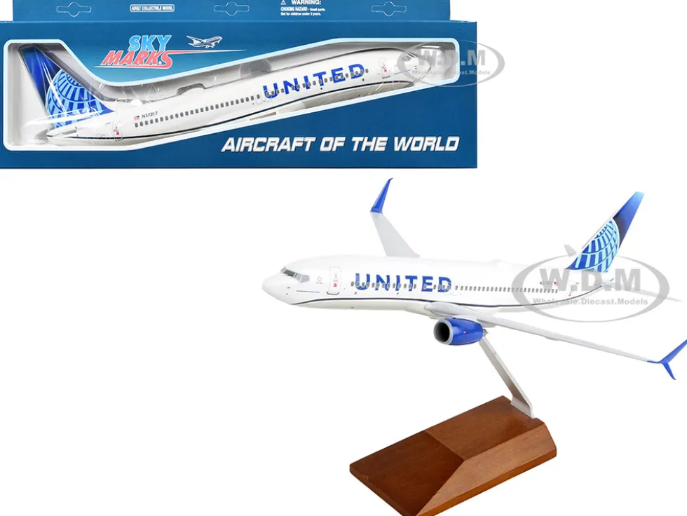 Boeing 737-800 Commercial Aircraft "United Airlines" (N37267) White with Blue Tail and Wood Stand (Snap-Fit) 1/130 Plastic Model by Skymarks