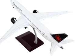 Boeing 787 9 Commercial Aircraft with Flaps Down Air Canada White with Black Tail Gemini 200 Series 1/200 Diecast Model Airplane GeminiJets G2ACA1058F