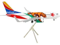 Boeing 737 700 Commercial Aircraft with Flaps Down Southwest Airlines California One California Flag Livery Gemini 200 Series 1/200 Diecast Model Airplane GeminiJets G2SWA1010F
