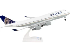 Boeing 747-400 Commercial Aircraft with Landing Gear "United Airlines" (N127UA) White with Blue Tail (Snap-Fit) 1/200 Plastic Model by Skymarks