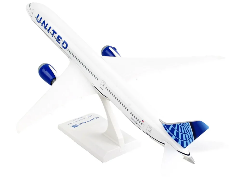 Boeing 787-10 Dreamliner Commercial Aircraft "United Airlines" (N12010) White with Blue Tail (Snap-Fit) 1/200 Plastic Model by Skymarks
