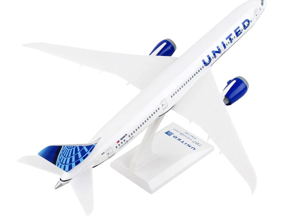 Boeing 787-9 Dreamliner Commercial Aircraft "United Airlines" (N24976) White with Blue Tail (Snap-Fit) 1/200 Plastic Model by Skymarks