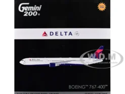 Boeing 767-400ER Commercial Aircraft with Flaps Down "Delta Air Lines" (N482MH) White with Blue and Red Tail "Gemini 200" Series 1/200 Diecast Model Airplane by GeminiJets