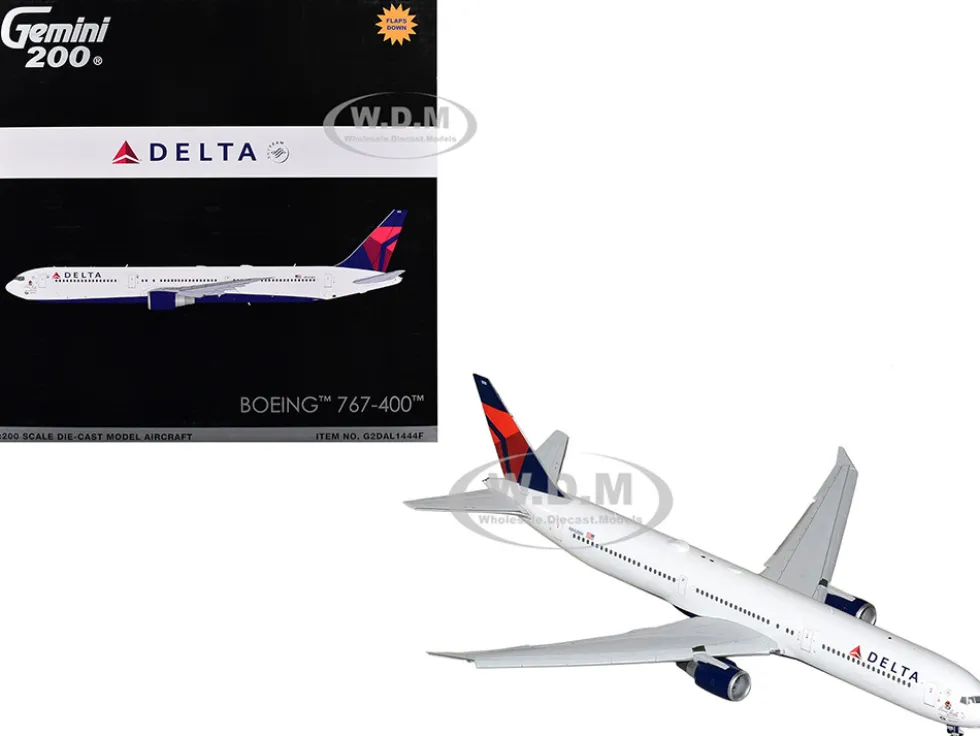 Boeing 767-400ER Commercial Aircraft with Flaps Down "Delta Air Lines" (N482MH) White with Blue and Red Tail "Gemini 200" Series 1/200 Diecast Model Airplane by GeminiJets