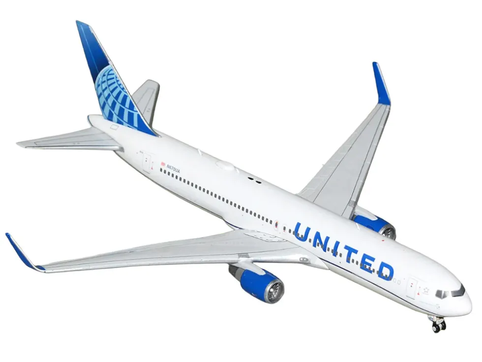 Boeing 767-300ER Commercial Aircraft "United Airlines" (N670UA) White with Blue Tail 1/400 Diecast Model Airplane by GeminiJets