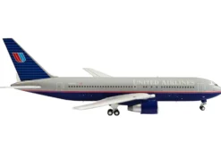 Boeing 767-200ER Commercial Aircraft "United Airlines" (N609UA) Gray with Blue Tail 1/400 Diecast Model Airplane by V1:400