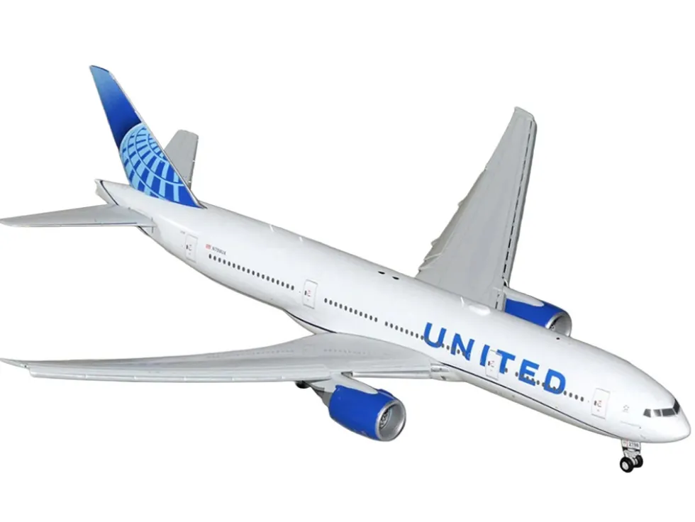 Boeing 777-200ER Commercial Aircraft with Flaps Down "United Airlines" (N798UA) White with Blue Tail "Gemini 200" Series 1/200 Diecast Model Airplane by GeminiJets