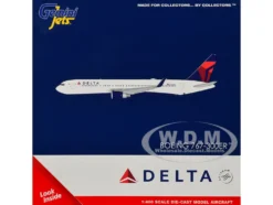 Boeing 767-300ER Commercial Aircraft "Delta Air Lines" (N199DN) White with Red and Blue Tail 1/400 Diecast Model Airplane by GeminiJets
