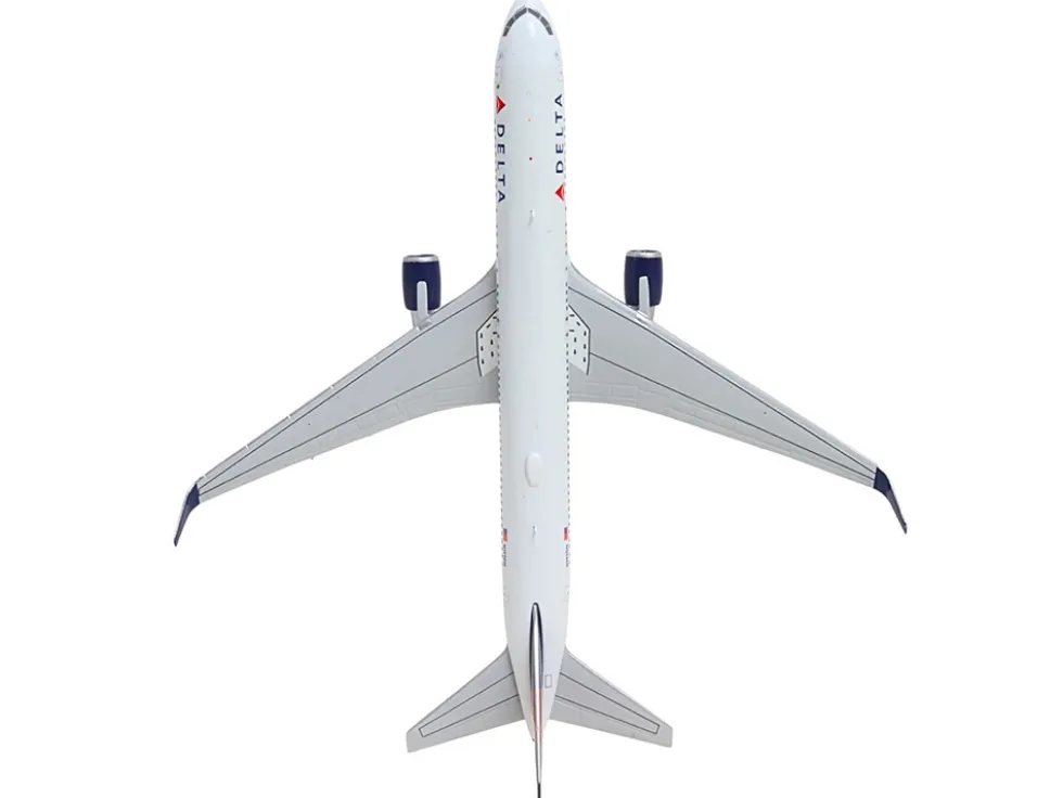 Boeing 767-300ER Commercial Aircraft "Delta Air Lines" (N199DN) White with Red and Blue Tail 1/400 Diecast Model Airplane by GeminiJets