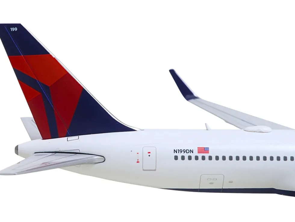 Boeing 767-300ER Commercial Aircraft "Delta Air Lines" (N199DN) White with Red and Blue Tail 1/400 Diecast Model Airplane by GeminiJets