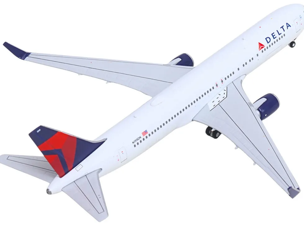 Boeing 767-300ER Commercial Aircraft "Delta Air Lines" (N199DN) White with Red and Blue Tail 1/400 Diecast Model Airplane by GeminiJets