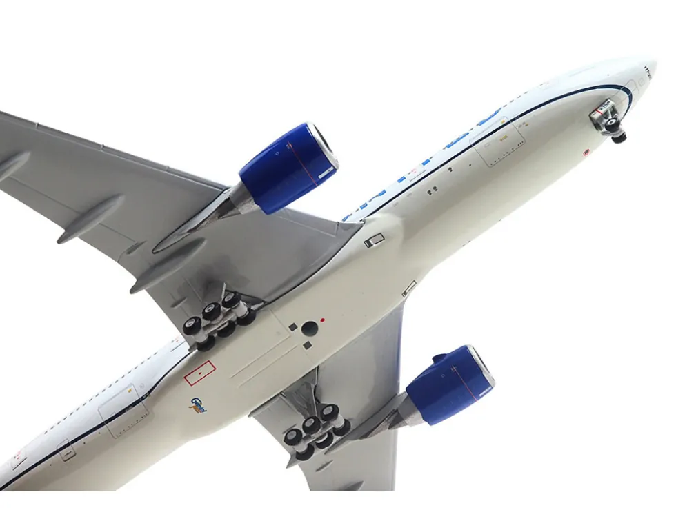 Boeing 777-200ER Commercial Aircraft "United Airlines" (N798UA) White with Blue Tail 1/400 Diecast Model Airplane by GeminiJets