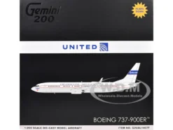 Boeing 737-900ER Commercial Aircraft with Flaps Down "Continental Airlines - United Airlines" (N75435) White with Red and Blue Stripes "Gemini 200" Series 1/200 Diecast Model Airplane by GeminiJets