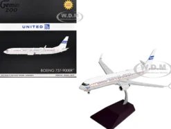 Boeing 737-900ER Commercial Aircraft with Flaps Down "Continental Airlines - United Airlines" (N75435) White with Red and Blue Stripes "Gemini 200" Series 1/200 Diecast Model Airplane by GeminiJets