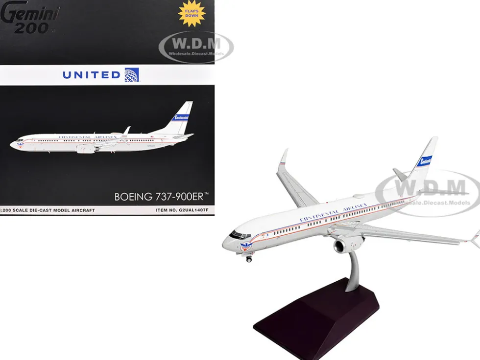 Boeing 737-900ER Commercial Aircraft with Flaps Down "Continental Airlines - United Airlines" (N75435) White with Red and Blue Stripes "Gemini 200" Series 1/200 Diecast Model Airplane by GeminiJets