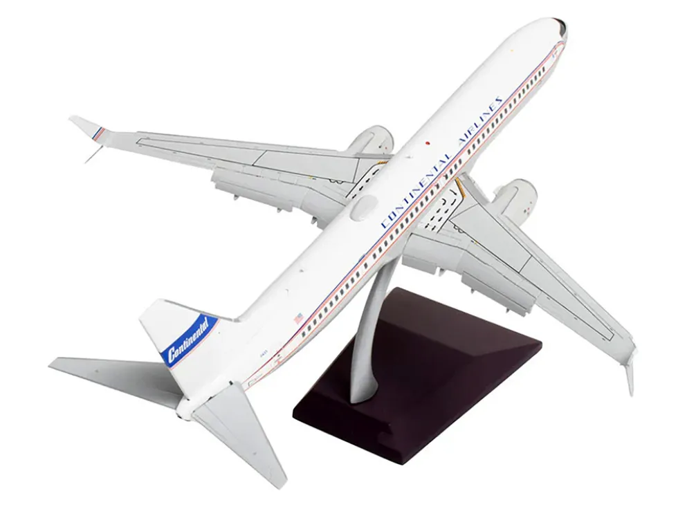 Boeing 737-900ER Commercial Aircraft with Flaps Down "Continental Airlines - United Airlines" (N75435) White with Red and Blue Stripes "Gemini 200" Series 1/200 Diecast Model Airplane by GeminiJets