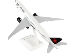 Boeing 777 300ER Commercial Aircraft Air Canada C-FKAU White with Black Tail Snap Fit 1/200 Plastic Model Skymarks SKR955