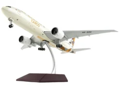 Boeing 777F Commercial Aircraft Etihad Airways Cargo Beige with Tail Graphics Gemini 200 Interactive Series 1/200 Diecast Model Airplane GeminiJets G2ETD955