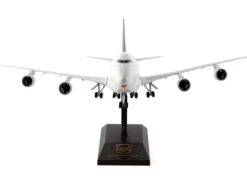 Boeing 747-400F Commercial Aircraft with Landing Gear "UPS Worldwide Services" (N570UP) White and Brown (Snap-Fit) 1/200 Plastic Model by Skymarks