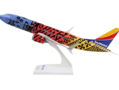 Boeing 737 MAX 8 Commercial Aircraft "Southwest Airlines - Imua One" (N8710M) Hawaiian Graphics (Snap-Fit) 1/130 Plastic Model by Skymarks