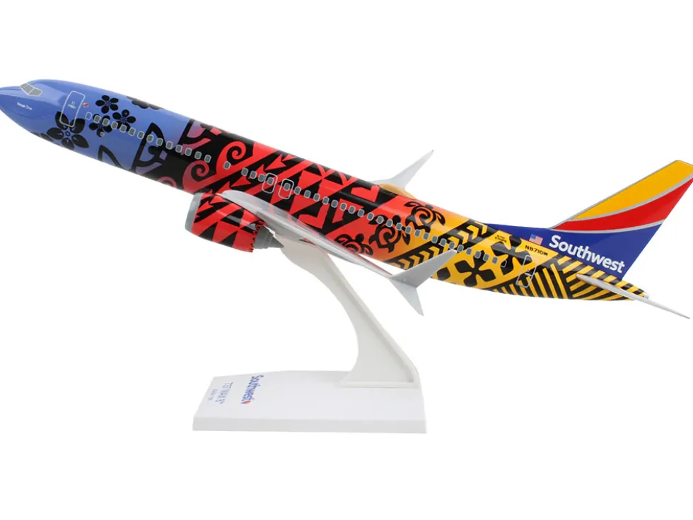 Boeing 737 MAX 8 Commercial Aircraft "Southwest Airlines - Imua One" (N8710M) Hawaiian Graphics (Snap-Fit) 1/130 Plastic Model by Skymarks