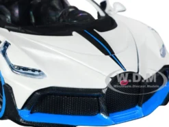 Bugatti Divo Satin White Metallic with Carbon and Blue Accents Special Edition 1/24 Diecast Model Car Maisto 31526w