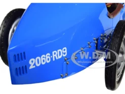 Bugatti T35 #30 Grand Prix Bright Blue Livery Female Racer Figurine Limited Edition 600 pieces Worldwide 1/18 Diecast Model Car CMC 100B018