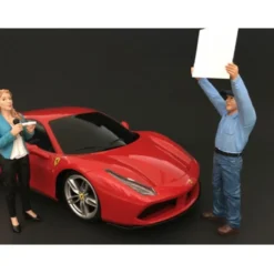 Camera Crew Figure II "Crew Holding Reflector" For 1:24 Scale Models American Diorama 77478