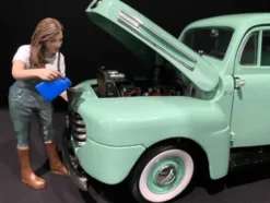 Car Girl in Tee Kylie Figurine for 1/18 Scale Models American Diorama 38238