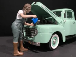 Car Girl in Tee Kylie Figurine for 1/18 Scale Models American Diorama 38238